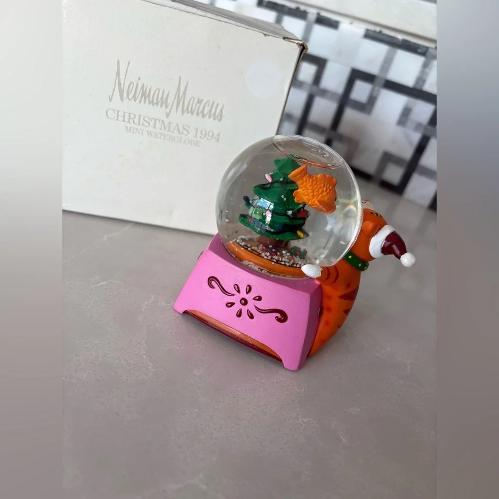 Rare VTG 1994 Neiman Marcus LTD Ed. Cat after Goldfish Snow Globe w/Original Box